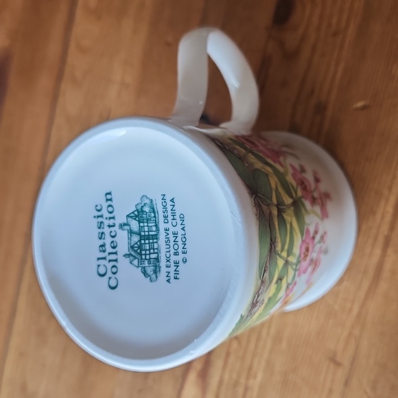 English Fine Bone China Flower Pattern Mug 10oz by Classic Collection Like New! - Picture 4 of 4